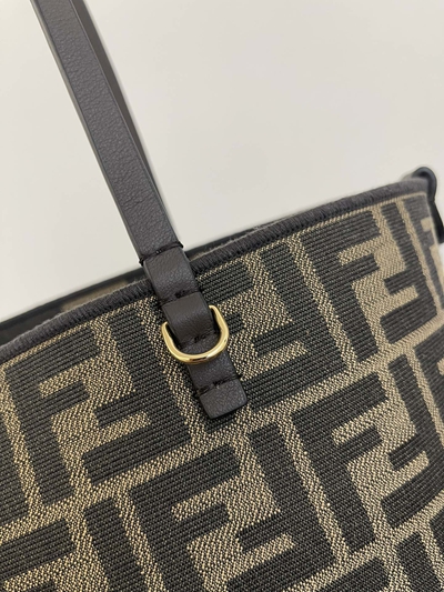 フェンディバッグ側面デザイン